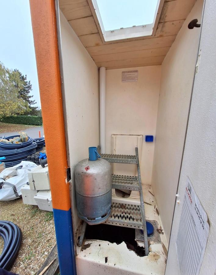 Matériel de chantier REMORQUE BASE VIE CABANE DE CHANTIER