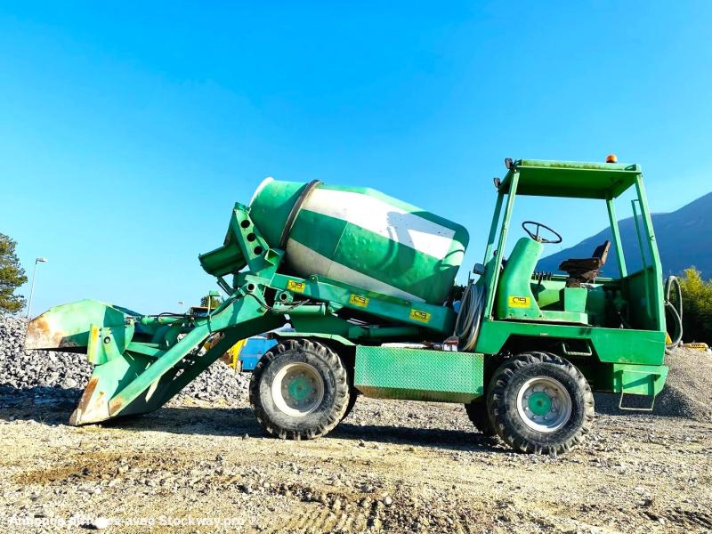 Photo MERLO Auto bétonnière DBM 2500  image 2/17