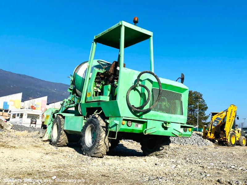 Photo MERLO Auto bétonnière DBM 2500  image 3/17