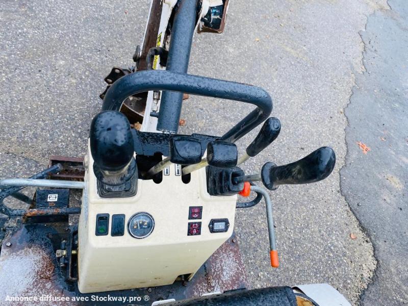 Photo BOBCAT Micro-pelle E08 1T  image 8/10