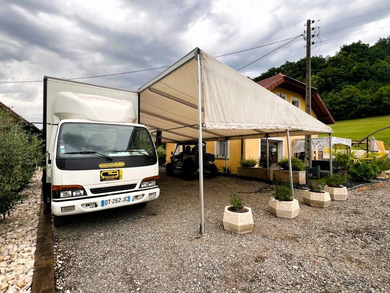 ISUZU Camion SÉRIE N AVEC 2 STRUCTURES CHAPITEAUX
