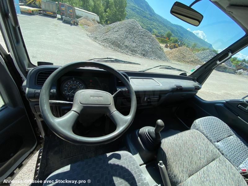 Photo ISUZU Camion SÉRIE N AVEC 2 STRUCTURES CHAPITEAUX  image 18/23