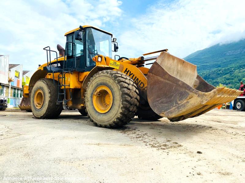 Photo HYUNDAI Chargeuse articulé HL770-7A 23T  image 8/23