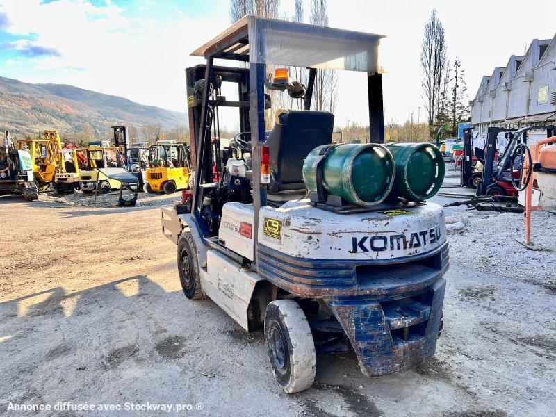 Photo KOMATSU Chariot élévateur à gaz FG25T-11E (AVEC PINCE)  image 2/9