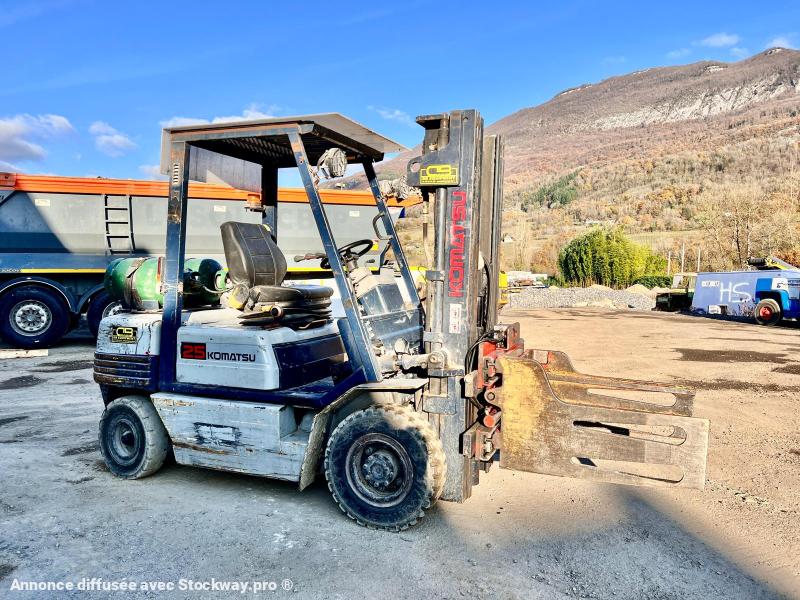 Photo KOMATSU Chariot élévateur à gaz FG25T-11E (AVEC PINCE)  image 4/9