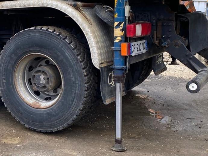 Camion RENAULT KERAX 8x4 520 BIBENNE CIF GRUE CORMACH