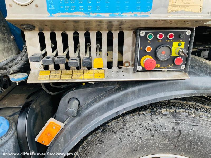 Photo RENAULT KERAX 8x4 520 BIBENNE CIF GRUE CORMACH  image 17/29