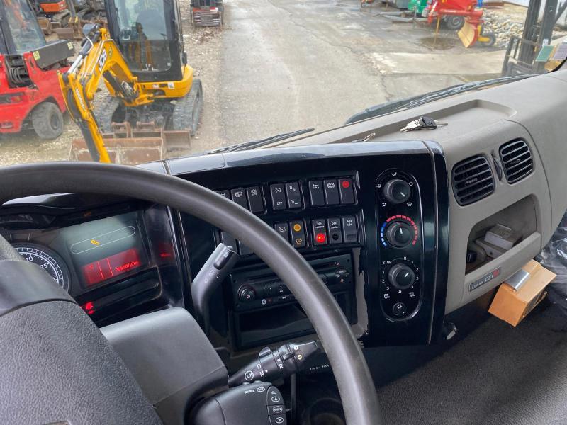 Camion RENAULT KERAX 8x4 520 BIBENNE CIF GRUE CORMACH