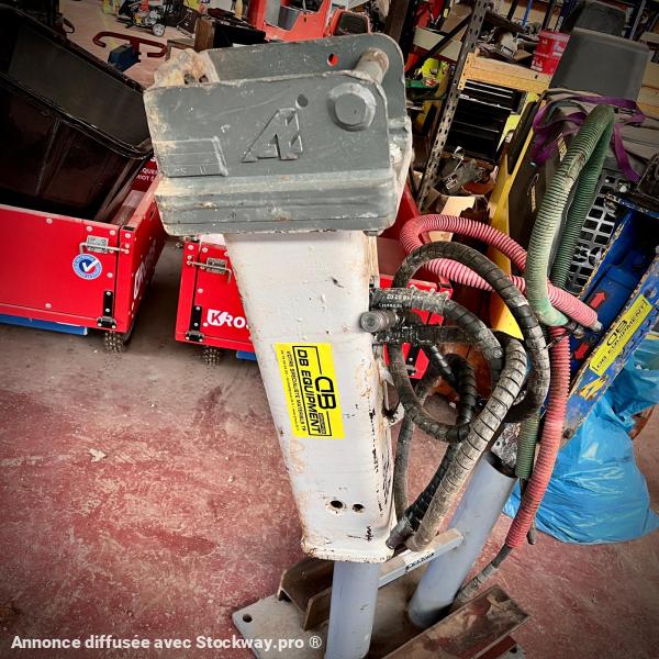 Marteau brise roche hydraulique BRH pour pelle 2 a 4T 