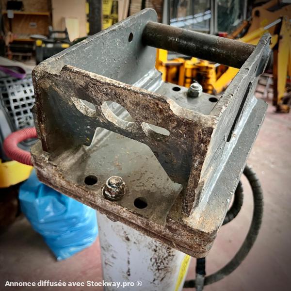 Photo Marteau brise roche hydraulique BRH pour pelle 2 a 4T  image 9/9