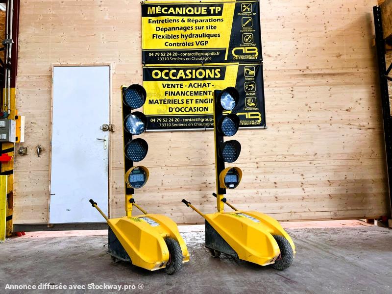 FEUX DE CHANTIER TRICOLORES TTS TEMPO AVEC TELECOMMANDE D'OCCASION 