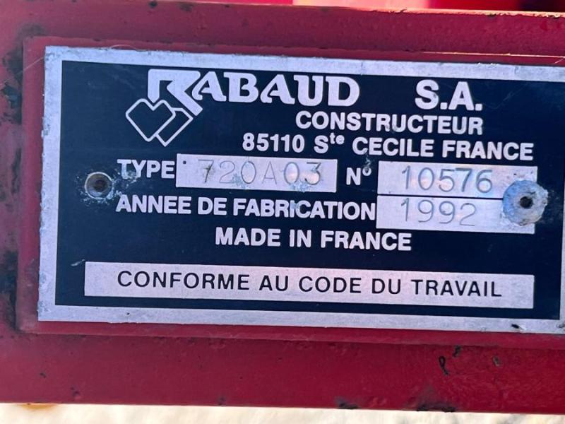 Matériel de nettoyage RABAUD CHAMPION  BALAYEUSE ALIGNEUSE AVEC BALAIS LATERAL