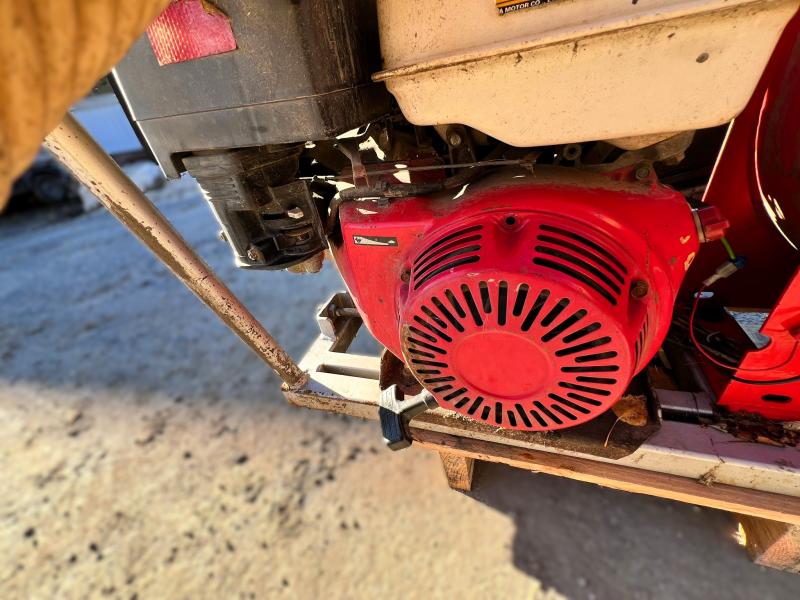 Entretien des espaces verts ASPIRATEUR A FEUILLE MOTORISÉ SUR BERCE (NET TVA)