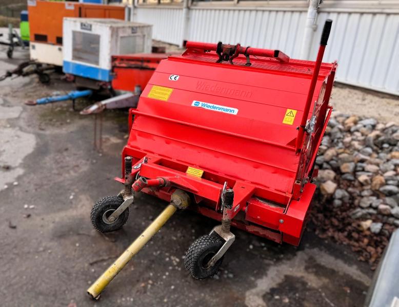 Wiedenmann RK 120 Z Balayeuse et ramasse-feuilles pour tracteur agricole