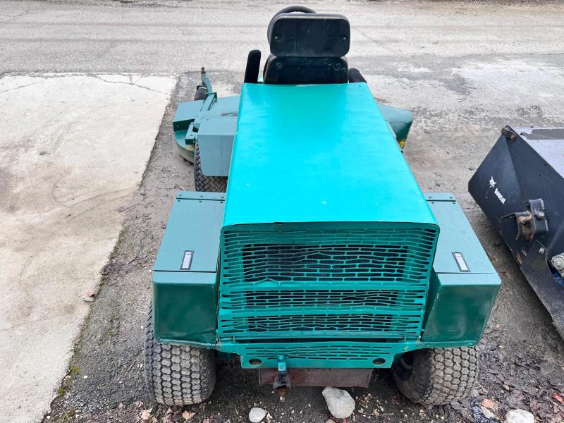 Entretien des espaces verts RANSOMES T-33D Tondeuse autoportée 4x4 (NET DE TVA)