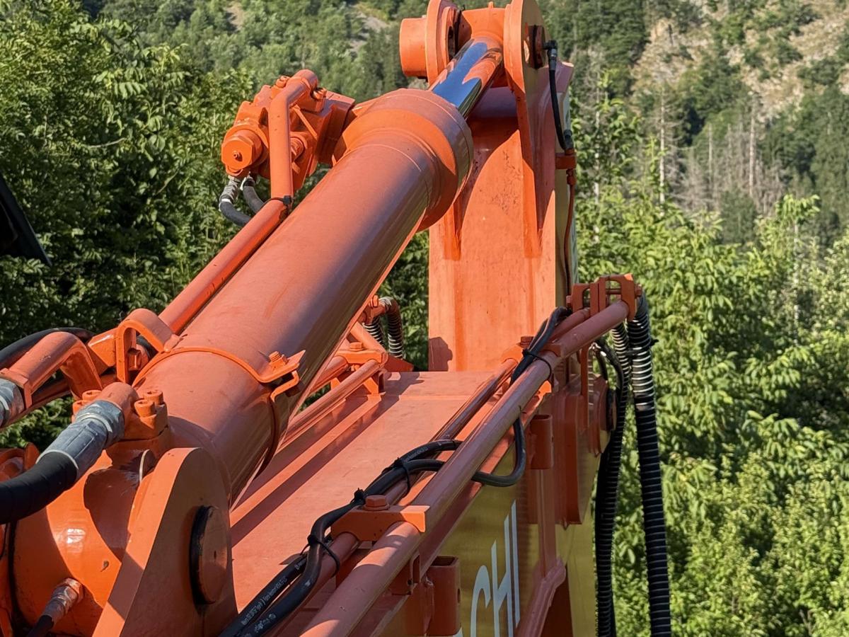 Pelle Hitachi ZX130LCN-6 Pelle sur chenilles 14T