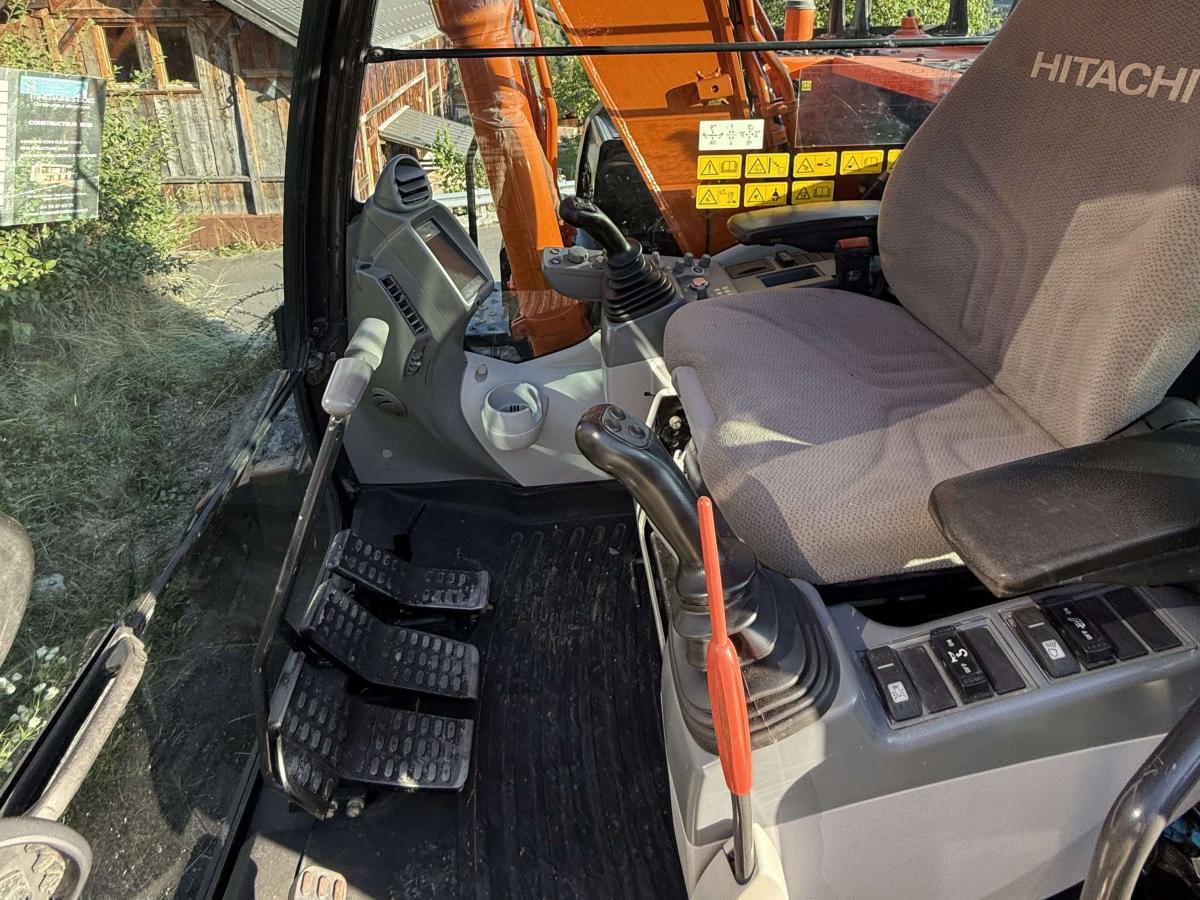 Pelle Hitachi ZX130LCN-6 Pelle sur chenilles 14T