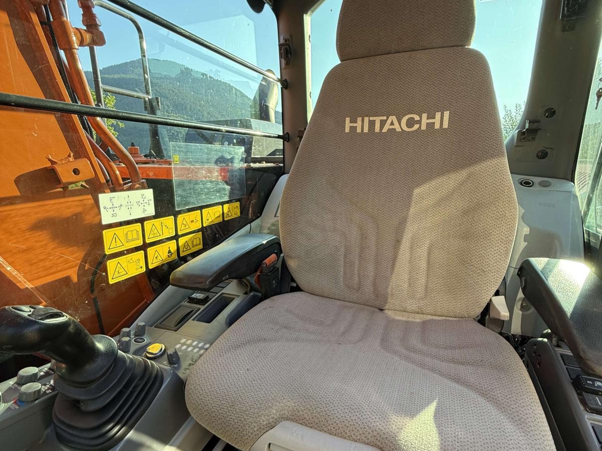Escavatore Hitachi ZX130LCN-6 Pelle sur chenilles 14T