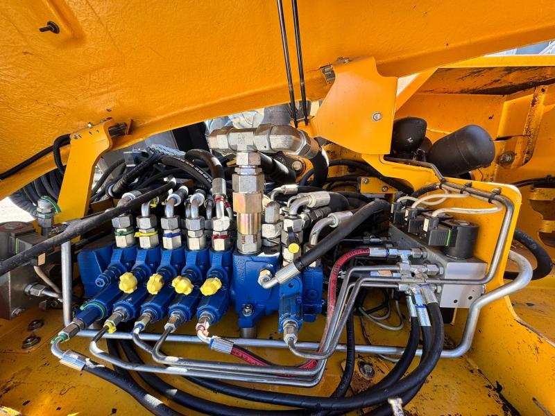 Pelle Mecalac 12 MXT Pelle à pneus articulée 9T