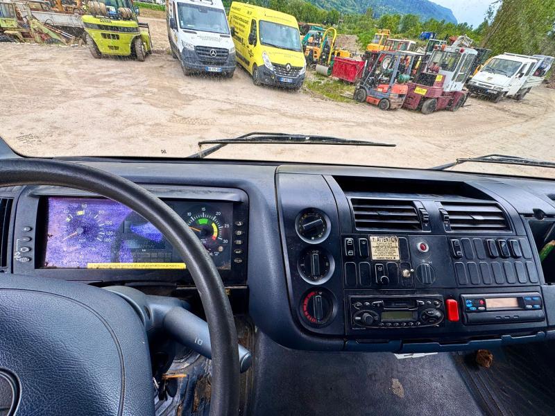Camion Mercedes ATEGO 1218 Camion benne grue grappin hayon
