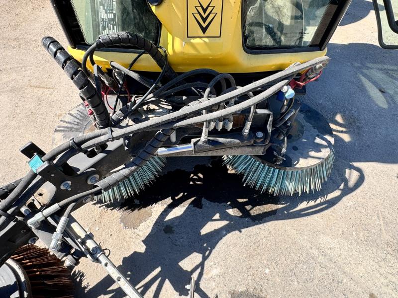 Matériel de nettoyage KARCHER MC50 Balayeuse aspiratrice de voirie