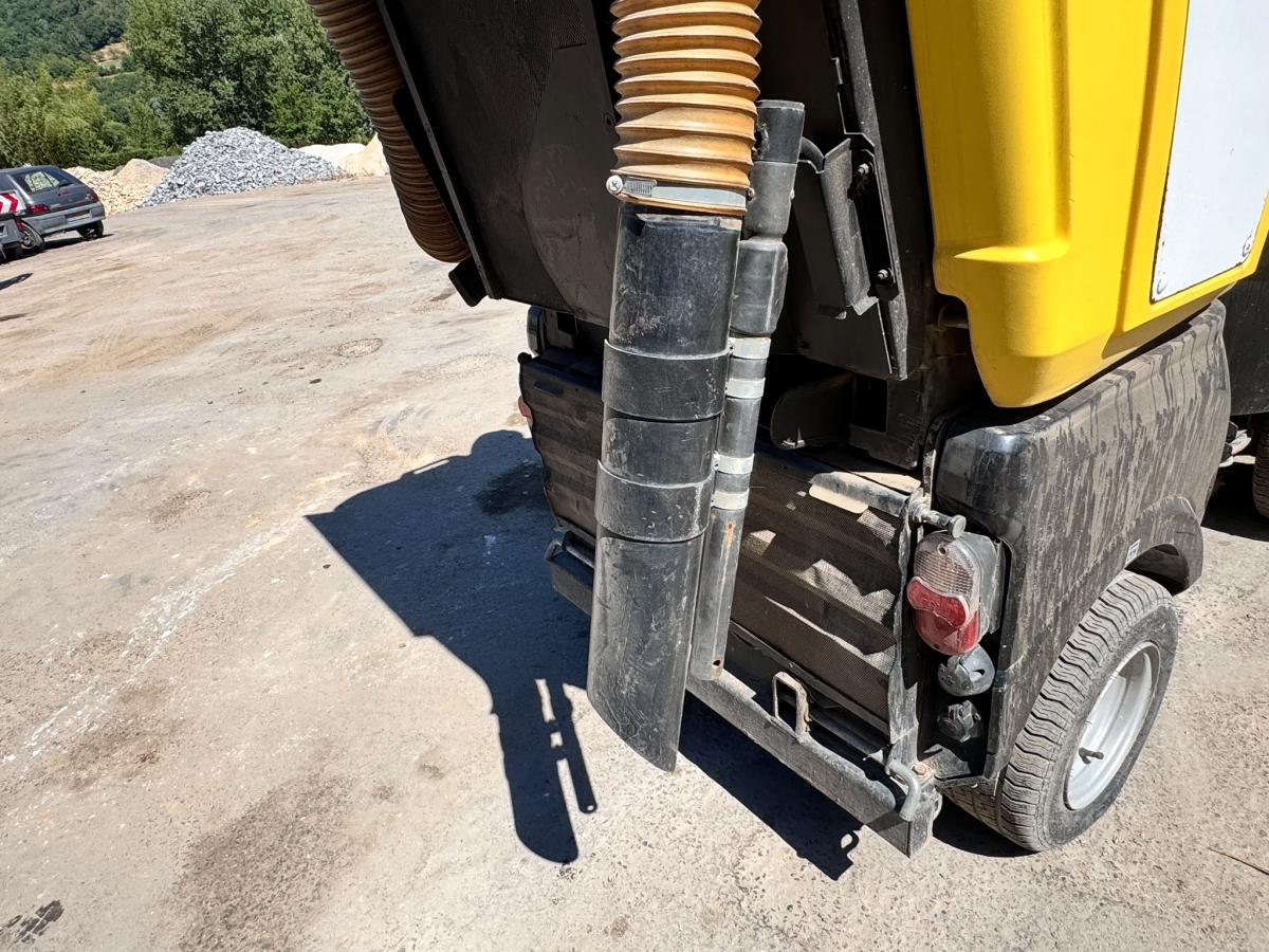 Matériel de nettoyage KARCHER MC50 Balayeuse aspiratrice de voirie