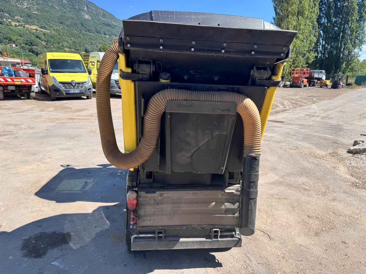 Matériel de nettoyage KARCHER MC50 Balayeuse aspiratrice de voirie
