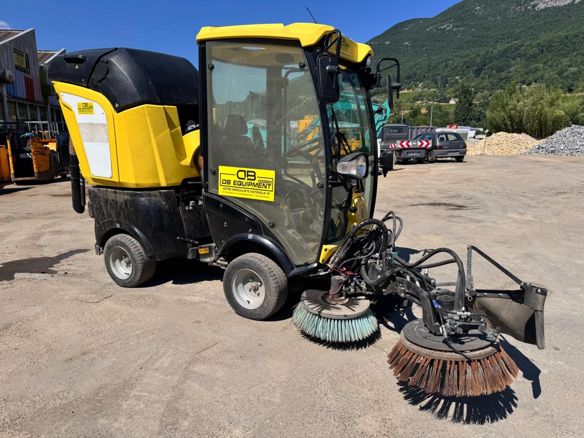 Matériel de nettoyage KARCHER MC50 Balayeuse aspiratrice de voirie