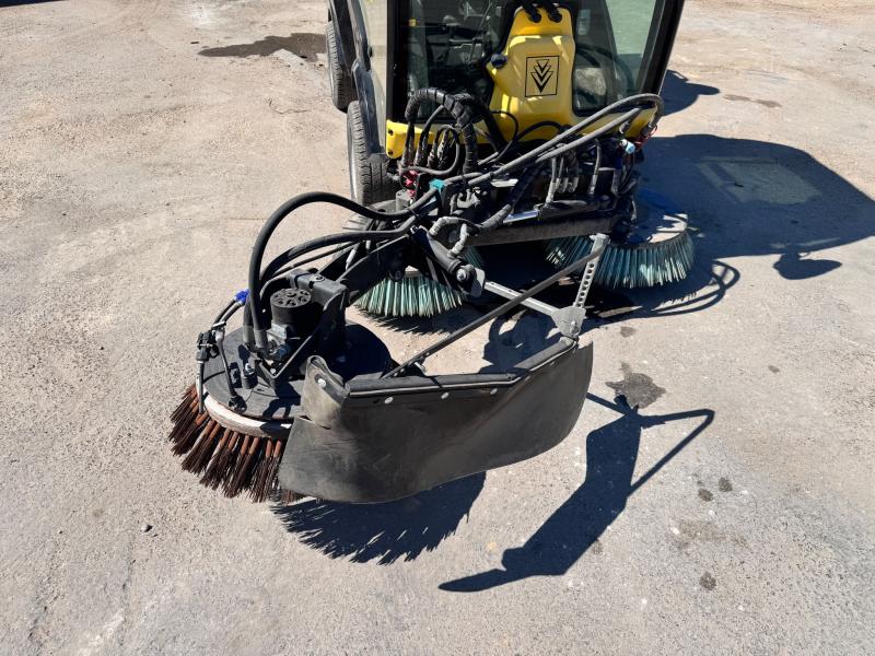 Matériel de nettoyage KARCHER MC50 Balayeuse aspiratrice de voirie