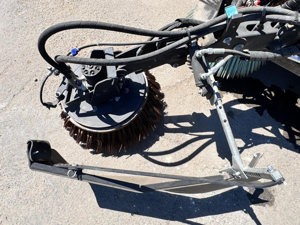 Matériel de nettoyage KARCHER MC50 Balayeuse aspiratrice de voirie