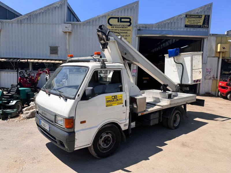 Mazda Bongo Camion nacelle 14m
