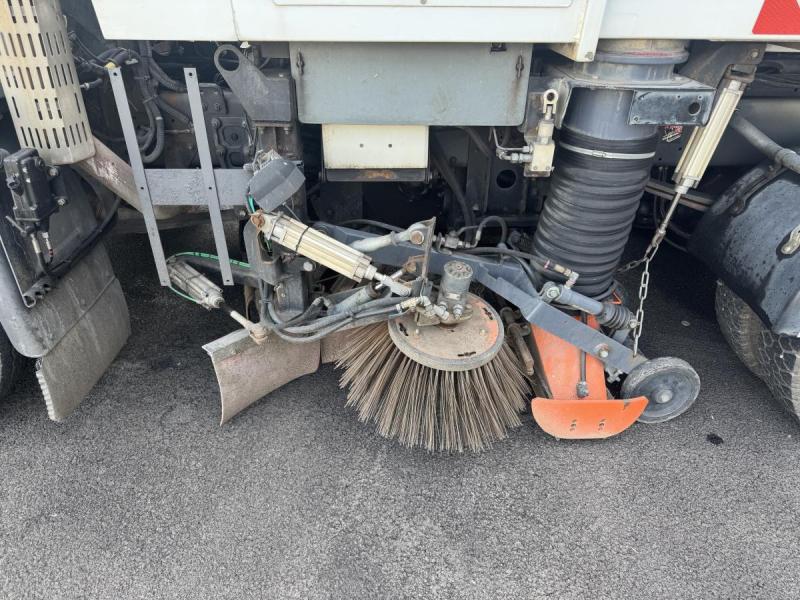 Engin de voirie Renault Midlum 220 Camion balayeuse