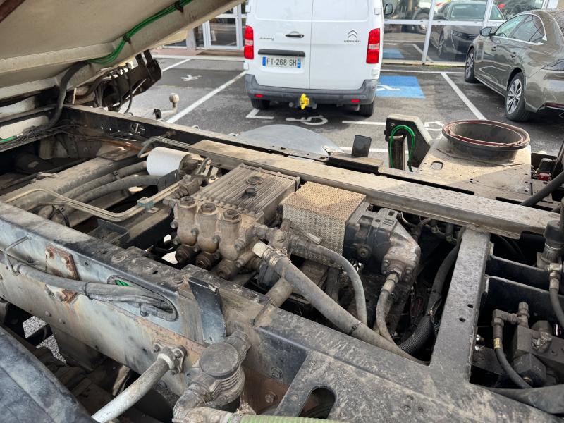 Engin de voirie Renault Midlum 220 Camion balayeuse