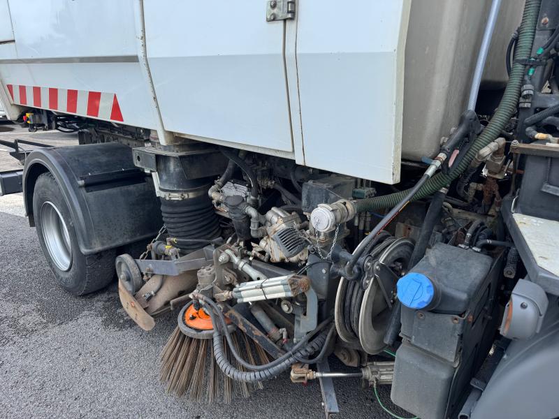 Engin de voirie Renault Midlum 220 Camion balayeuse
