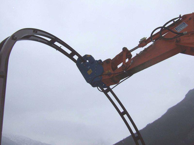 Photo ONE TP Pince pose cintres pour pelles 13-55 tonnes  image 2/7