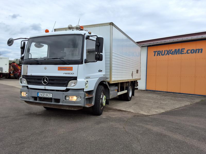 Camión Mercedes Atego 1224 Furgón