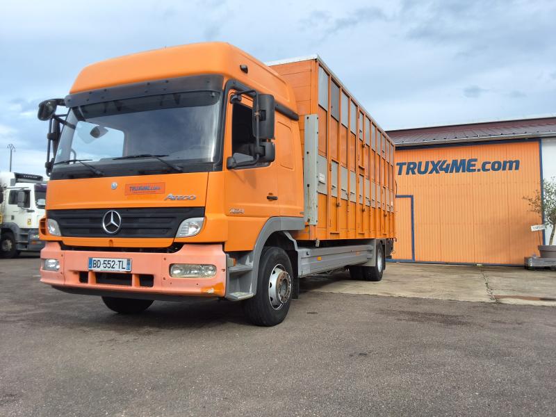 Camión Mercedes Atego 1624 Vehículo para ganado Porcinos