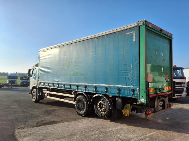 truck Volvo FM 410 Tautliner