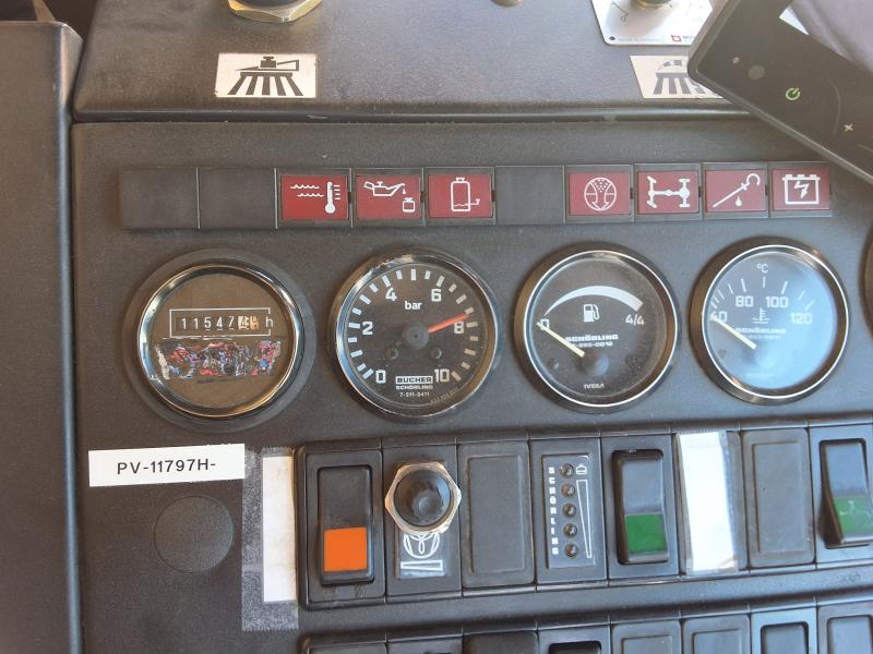 Road network trucks Renault Midlum 220 DCI road sweeper