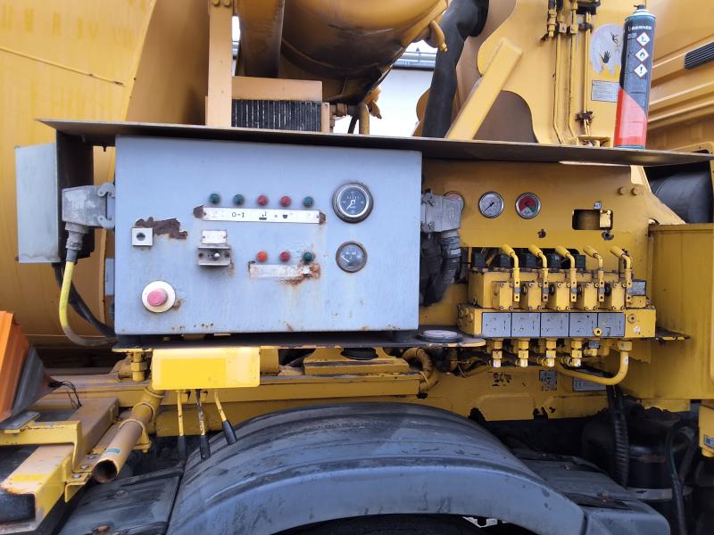 truck MAN TGA 35.413 Mixer pump