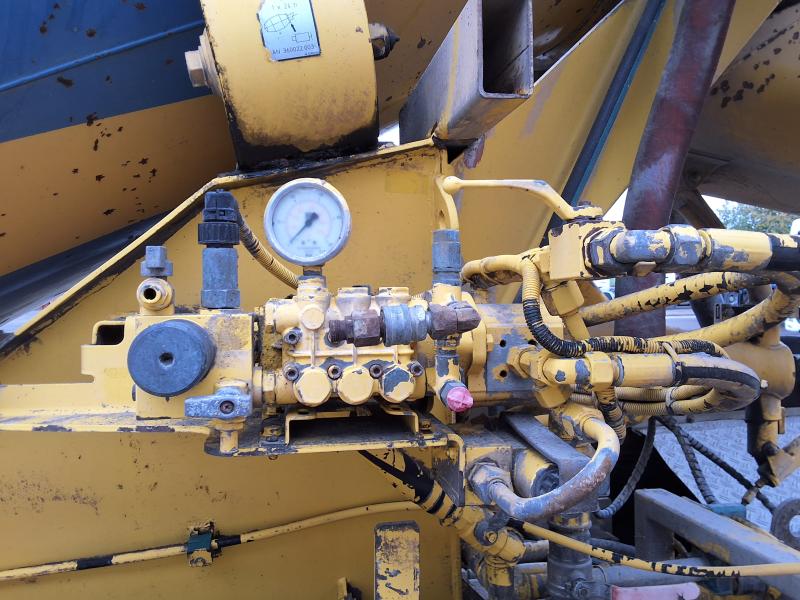 truck MAN TGA 35.413 Mixer pump