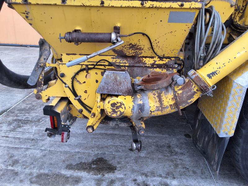 truck MAN TGA 35.413 Mixer pump