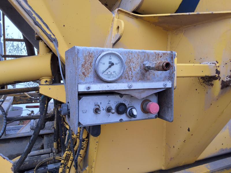 truck MAN TGA 35.413 Mixer pump