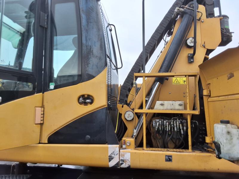 Excavator Caterpillar M322D MH industrial excavator