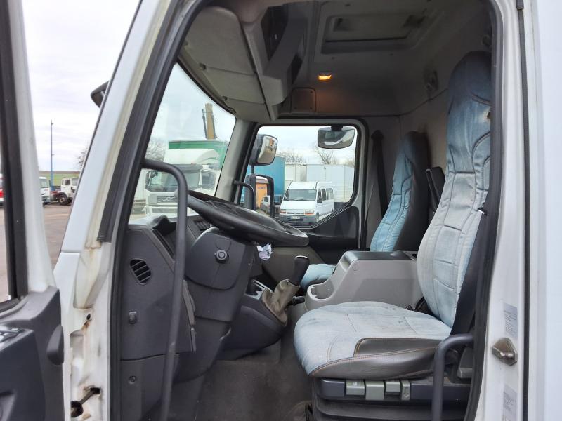 Camión Renault Midlum 220.12 DXI Furgón